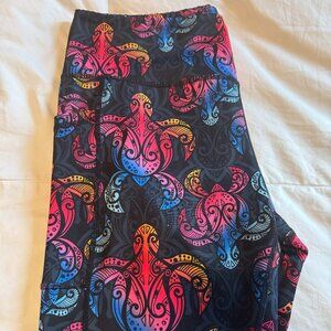 Beautiful colorful, turtle pattern workout shorts ~ CVG ~ Perfect condition